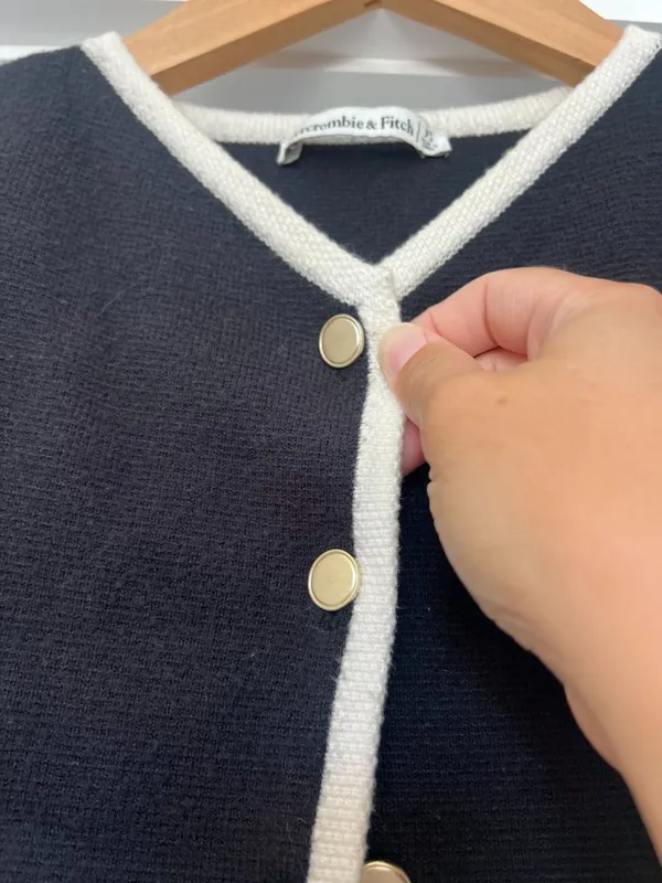 Abercrombie The Mara High-V LuxeLoft Sweater Vest XS Preppy, Academia, Capsule - Image 4