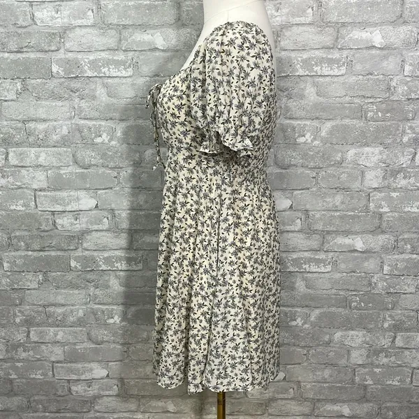 Better Be Floral Mini dress with Puff Sleeves - Image 3