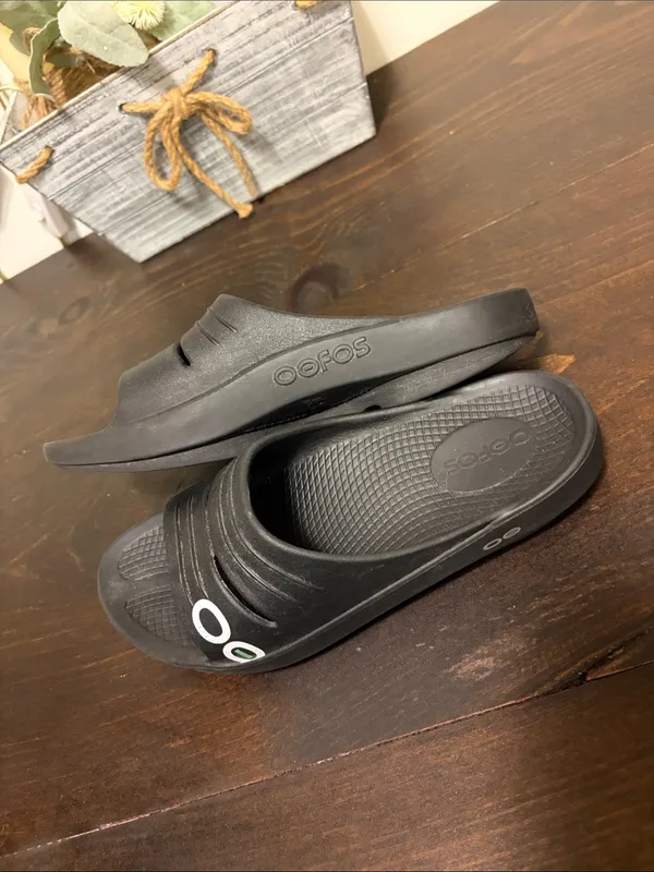 OOFOS Black Slide Sandals with White and Green Logo Accent M6 W8 - Image 3