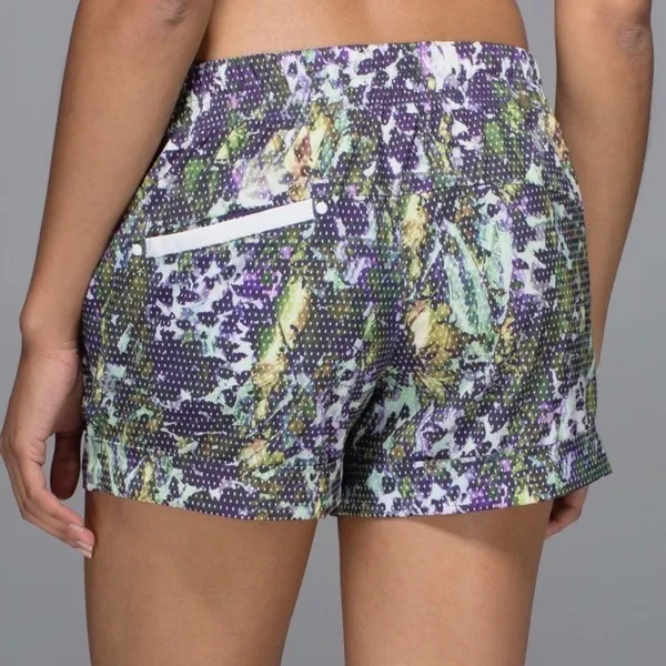 Lululemon Womens Spring Break Away Floral‎ Sport White Multi Athletic Shorts 4 - Image 2