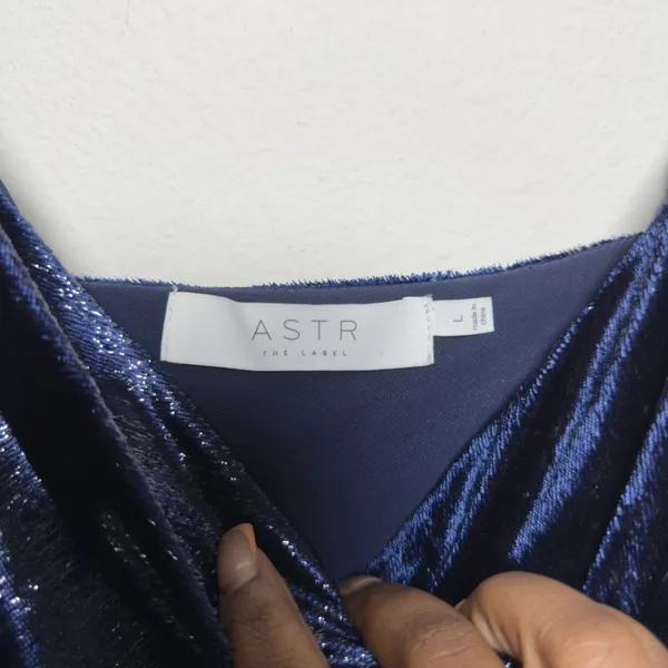 ASTR‎ The Label Women Dancing Queen Dress Large Navy Blue Metallic Velvet Cowl - Image 5