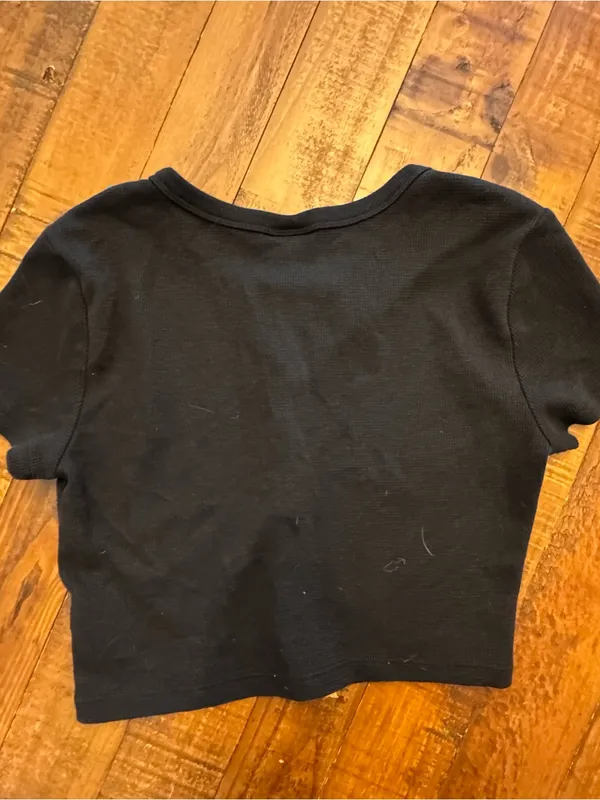 ARITZIA | Sunday Best‎ Crop Henley Tee Black - Image 4