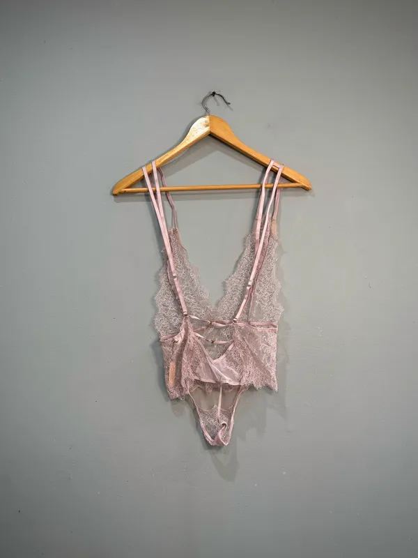 Pink Victoria's Secret Sheer Lace Bodysuit Size M NWT - Image 4