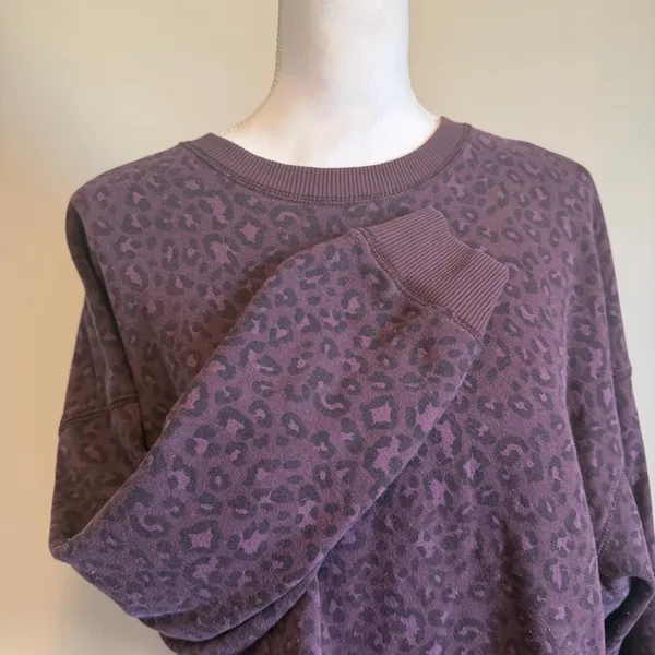 American Eagle Maroon Leopard Print super soft oversized Sweatshirt Size M - Image 6
