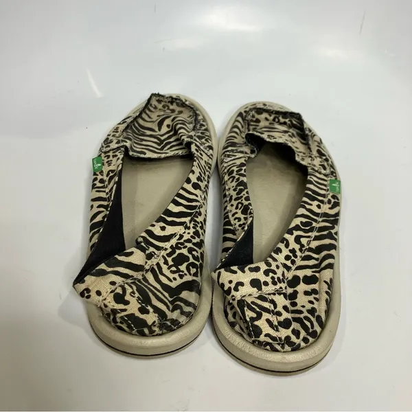 Sanuk Shorty leppatyga animal print slip on loafers‎ women’s size 10 cream black - Image 6