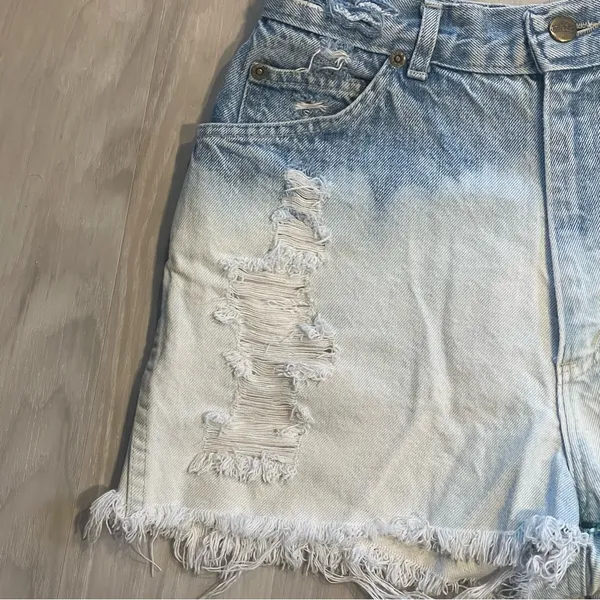 Chic Ombre dip dye ripped blue white denim jean shorts size 2 frayed hem - Image 5