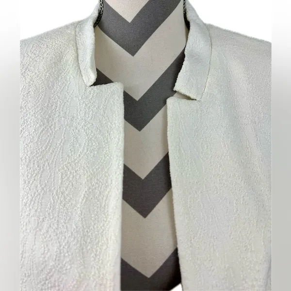 NWT - Zara Ivory Floral Jacquard Textured Blazer - Size M - Image 2