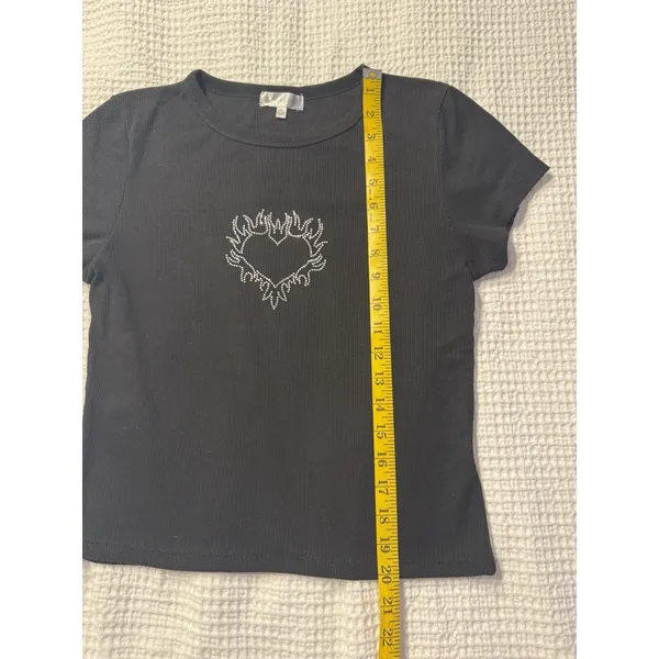 Riley & James Black Baby Tee XL Cropped Rhinestone Heart Flames Embellished Y2K - Image 4