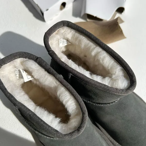 Koolaburra by UGG Short Gray Suede Boots Size 5 Women’s Shearling Lined with Box - Image 4