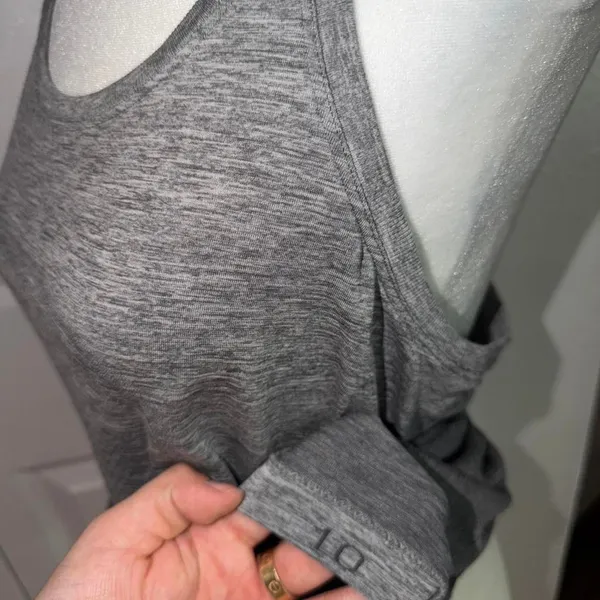 Lululemon Align Tank Size 10 Gray NWOT - Image 3