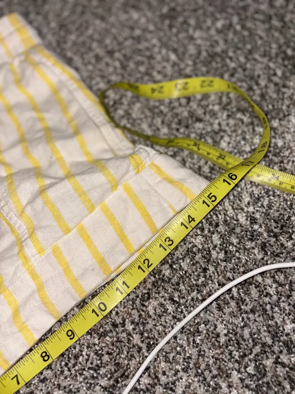 Universal Threads White Linen Shorts with Yellow Stripes - Image 9