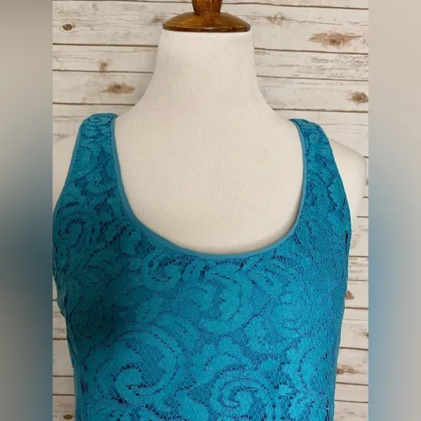 Ann Taylor LOFT classic floral lace sleeveless top/tank top Size Medium - Image 2