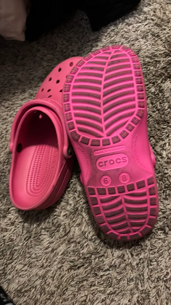 Pink Crocs Women’s 8 - Image 4