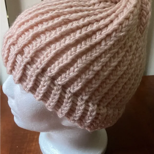 Handmade light pink knit beanie hat for adults - Image 3