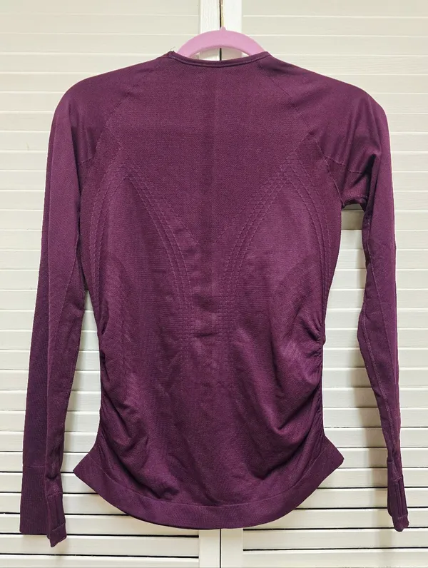 Quince Seamless Size S Ruched Long Sleeve Athletic Top in Plum - Image 6