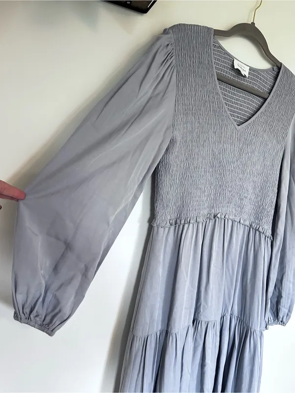 Bohme Blue Gray Long Sleeve Smocked V Neck Midi Dress Size Medium - Image 3