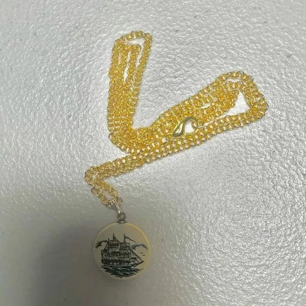 Sailing ships small circle pendant necklace - Image 5