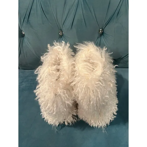 NWT RARE SKIMS Shaggy Faux Fur Boot in Marble size 36 - Image 4