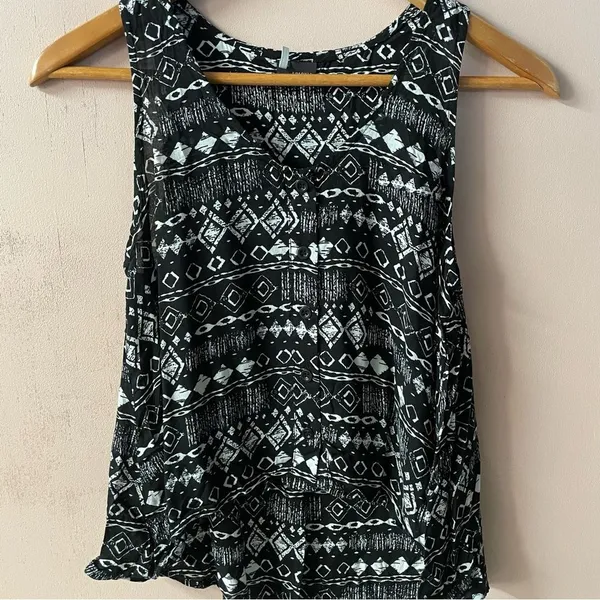 Urban Outfitters Sparkle & Fade Black Tribal Print Top Size M EUC - Image 4
