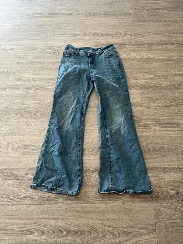 Daze Flare Jeans Womens Medium Blue Wash Low Rise Stretch Denim Y2K Raw Hem - Image 2