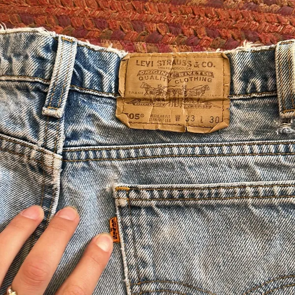 VTG LEVIS 505 CLASSIC heavy distressed DENIM CUT OFF SHORTS ORAGE TAB - Image 4