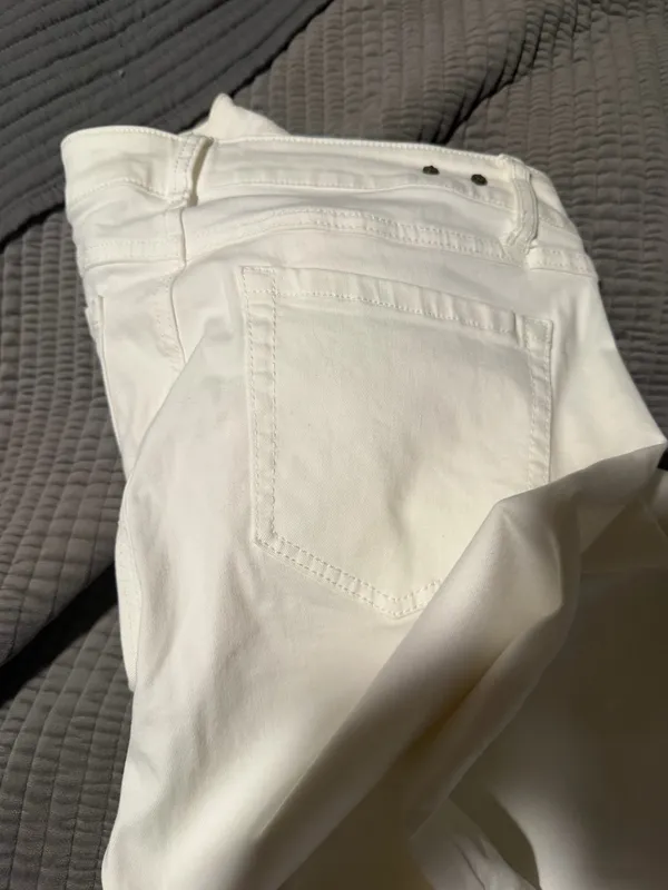 CAbi White Jeans Flare Women’s Leg - Image 4