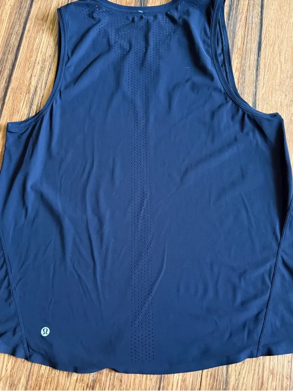 Lululemon Black Muscle Tank Top Size 6 - Image 3