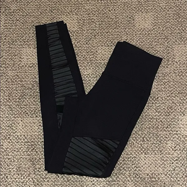 Alo Yoga Leggings - Image 2