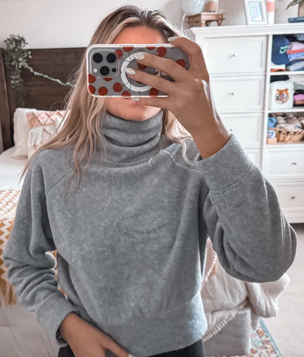 Old Navy Gray Cropped Turtleneck - Image 3