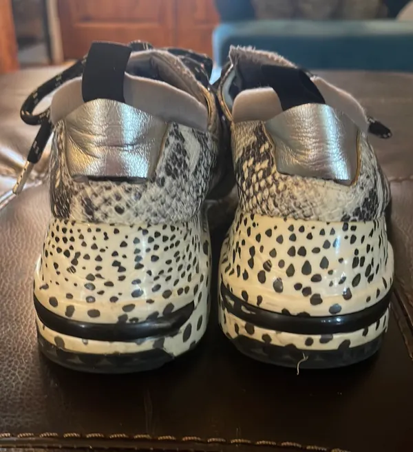 Sneaker - Image 4
