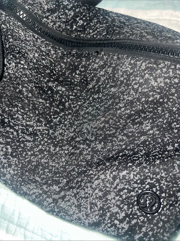 lululemon athletica black and reflective Fanny pack - Image 9