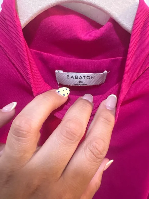 Babaton Aritzia Contour Mockneck Long Sleeve Cropped Top in Pink - Image 3