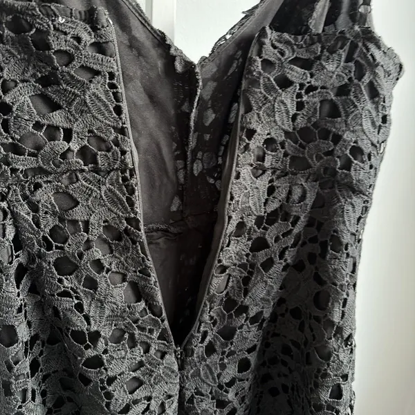 ASTR The Label Black Lace Midi Dress Spaghetti Strap Size M - Image 9
