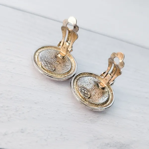 Vintage Clip On Earrings Orange & Cream Circle - Image 7