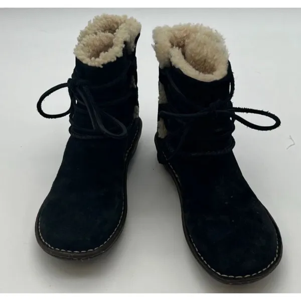 UGG Women's Caspia Suede Shearling Ankle Boots Size 6 Black Lace Up Winter Shoes - Image 5