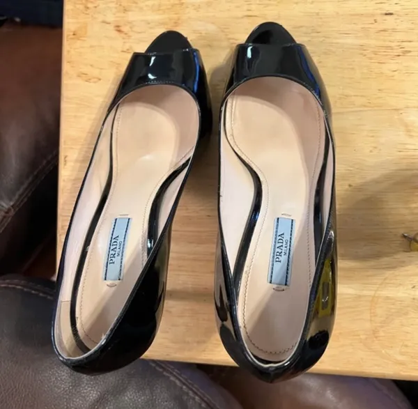 Prada peptoe Patent Leather Pumps are a size 8. - Image 6
