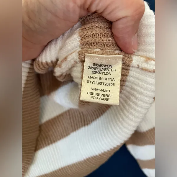 Sincerely Jules Cropped oversize Sweater size medium - Image 9