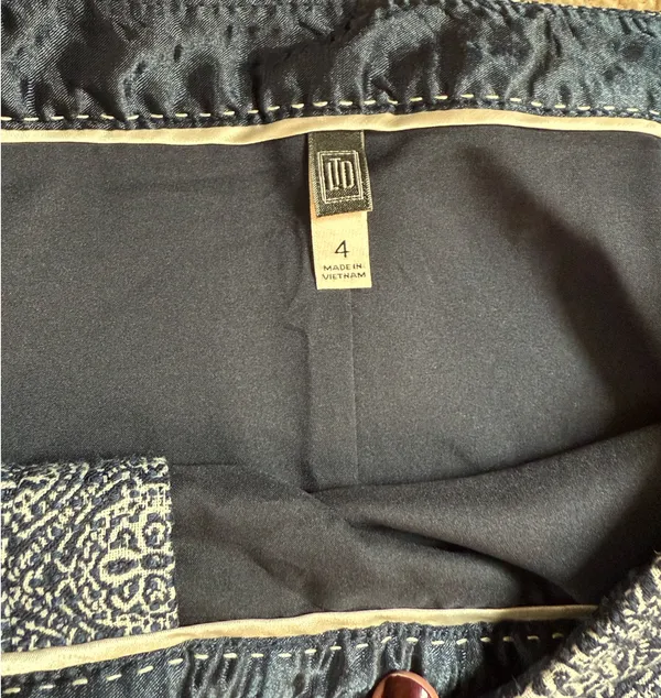 LTD Navy & White Patterned Pencil Skirt. Size 4 - Image 2