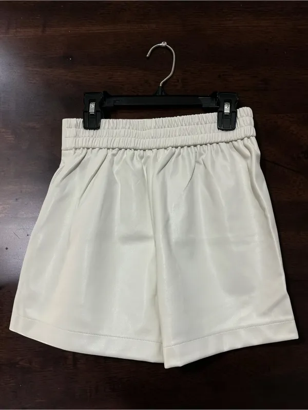 Mittoshop Faux leather white shorts with pockets NWT - Image 3