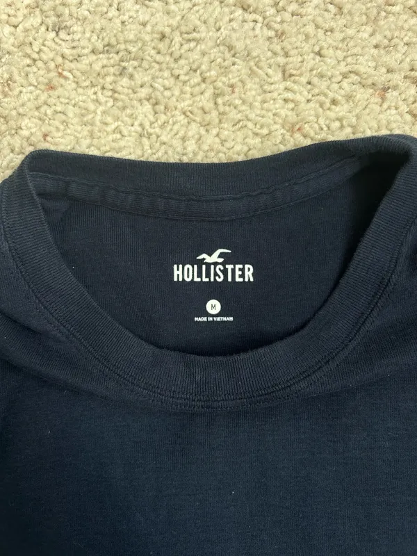 Hollister Navy Cotton Cropped Tee - Image 4