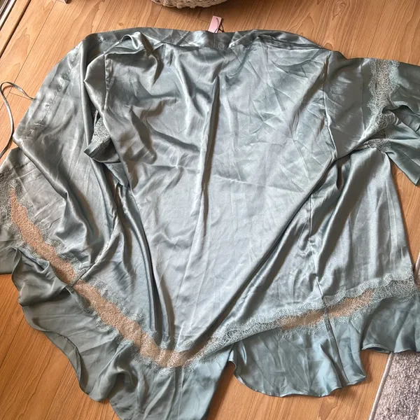 Victoria's Secret ROBE - Image 3