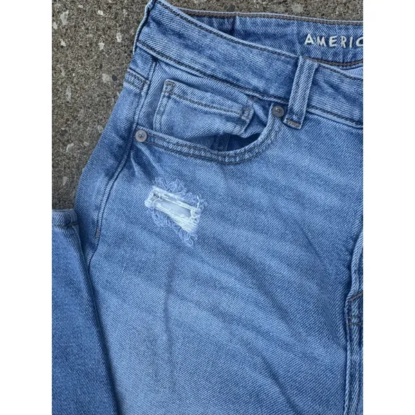 American Eagle Mom Straight Distressed Jeans Medium Wash Stretch‎ Size 4 Regular - Image 4