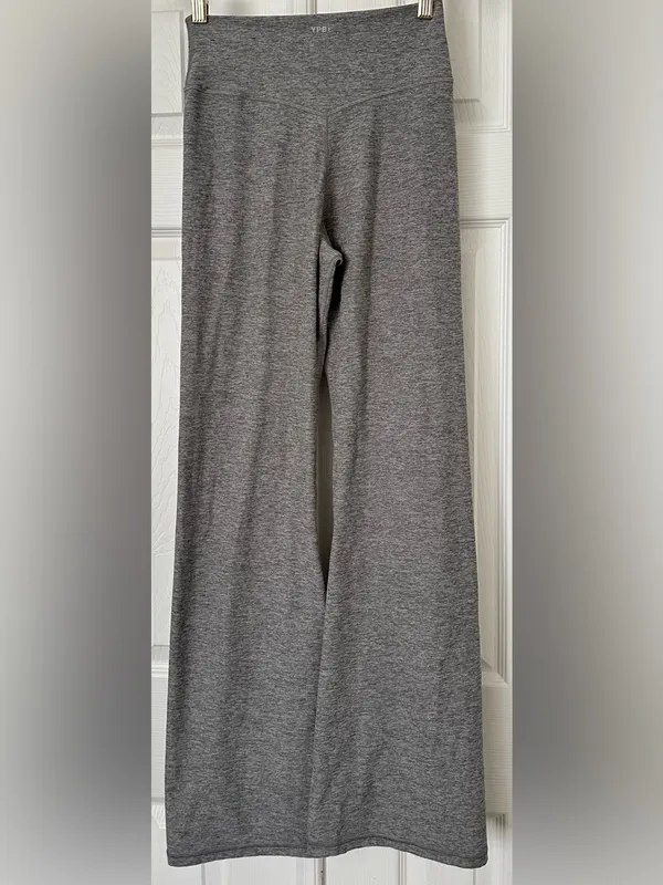 YPB Everyday Soft Flare Leggings Heather Gray size medium - Image 2