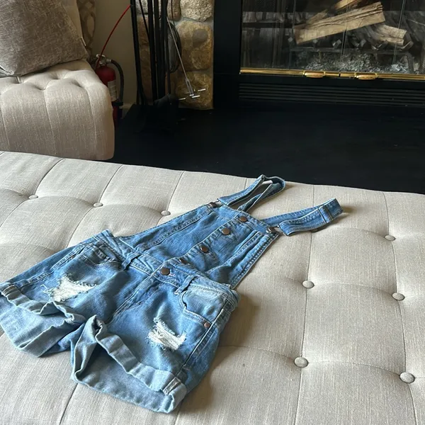 Tinseltown Light Wash Distressed Denim Overall Shorts‎ Size XS - Image 2
