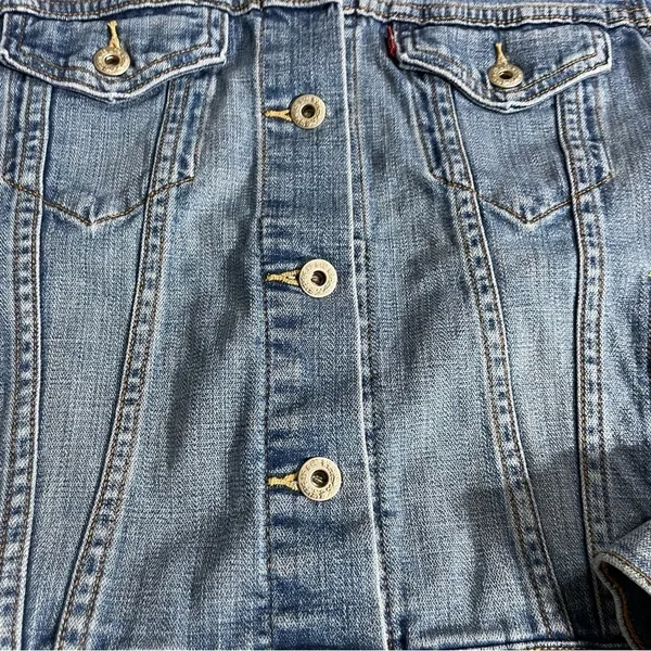 Levi's Original Trucker Jacket 
Medium Wash size Small - Image 13
