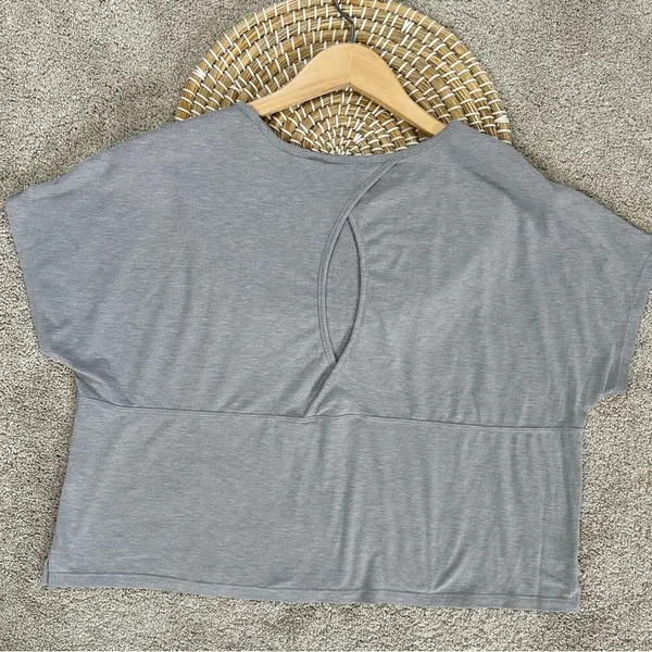 The North Face Wander Keyhole Crossback Crew Neck Shortsleeve Shirt in Gray L - Image 8
