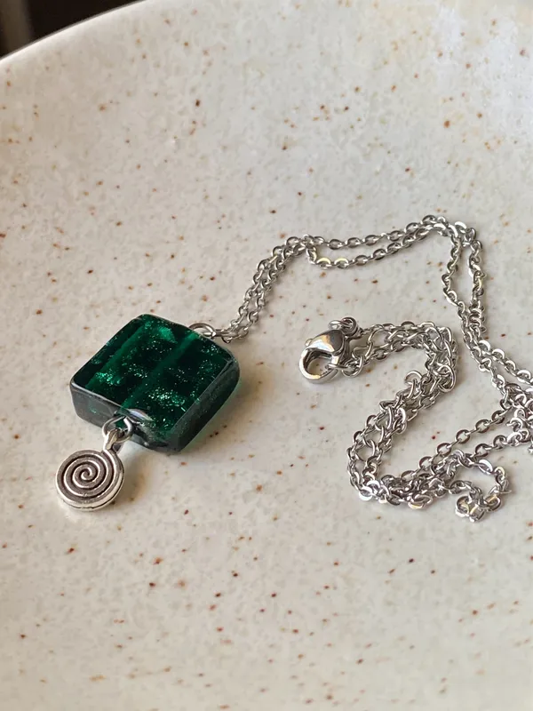 Handmade hippie funky fairy boho style green square glass bead & Swirl charm unisex necklace🟩🌳🍃🌀 - Image 6