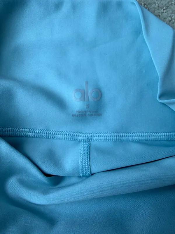 7/8 High-Waisted Alo Yoga Leggings - Image 4