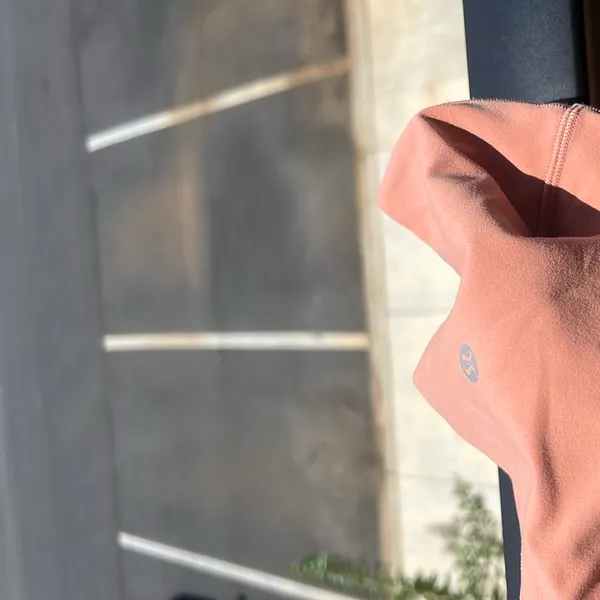 Lululemon peach  leggings - Image 3