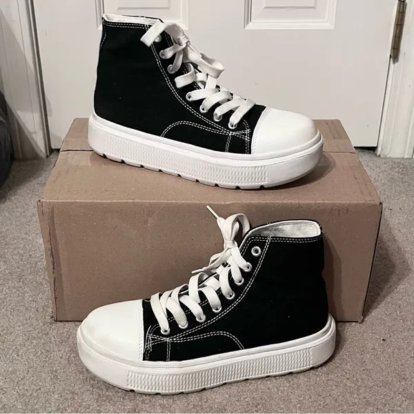 SHEIN Women's Casual Lace-up High Top Canvas Shoes - Image 2